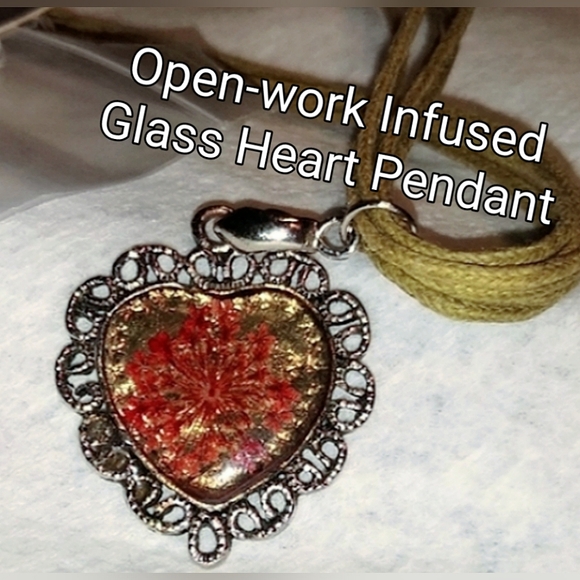 Floral Glass Heart Pendant - Picture 3 of 8